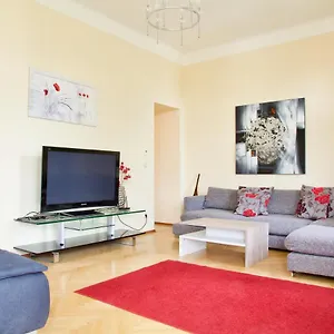 https://ubytovani-1204-na-ulici-karle-jiriho.karlovyvary-hotels.com